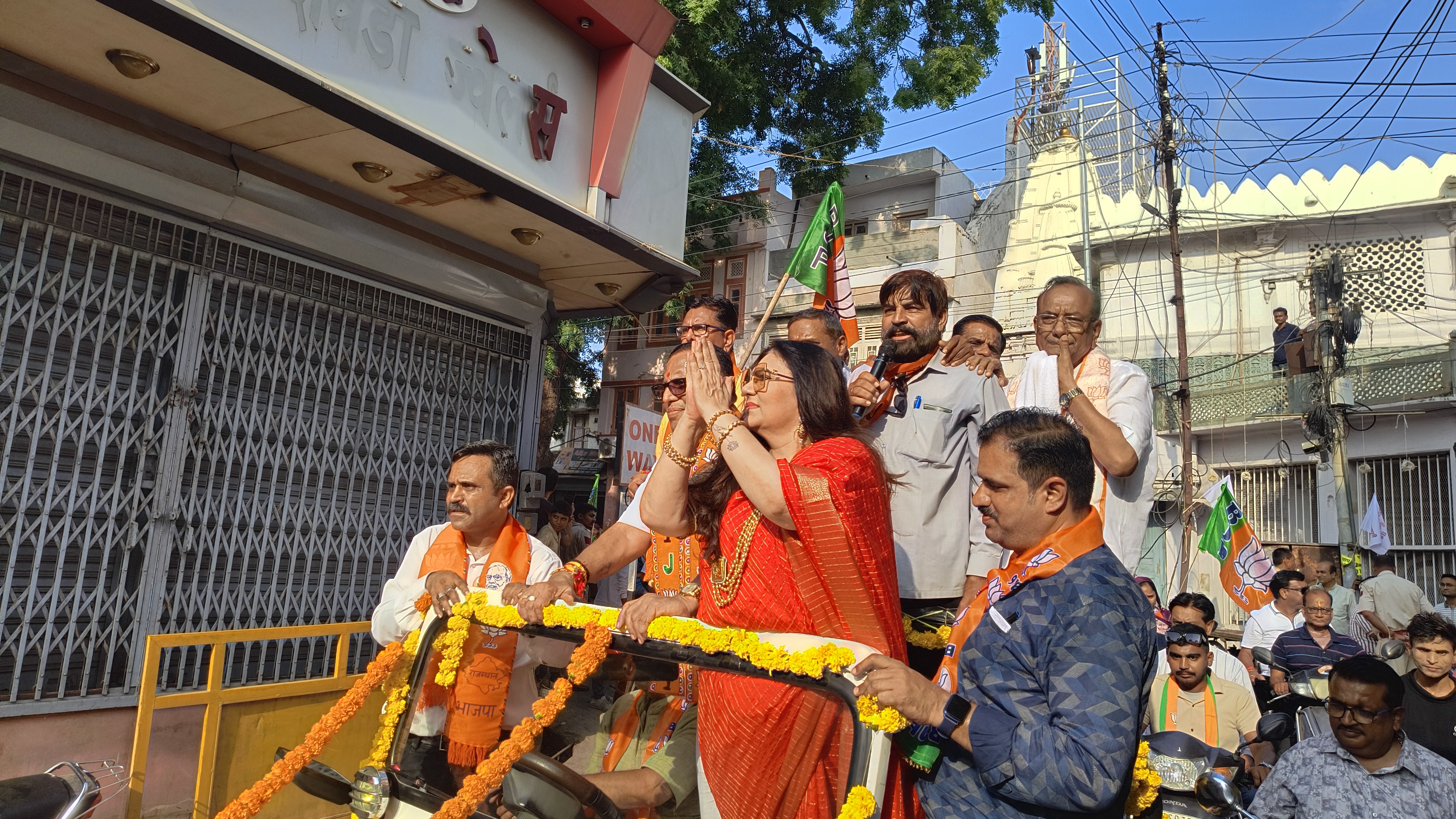 ‘जय श्रीराम’ के जयघोष के बीच 40 वार्डों में दौड़ी भाजपा की मातृशक्ति, दीपिका चिखलिया ने भरा जोश