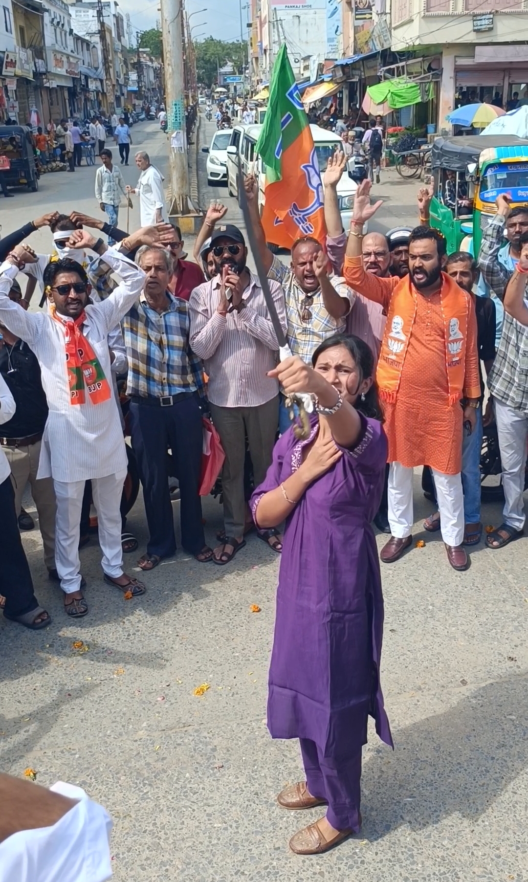 सेवा संकल्प अभियान के तहत निकली विशाल वाहन रैली का सागवाड़ा में भव्य स्वागत