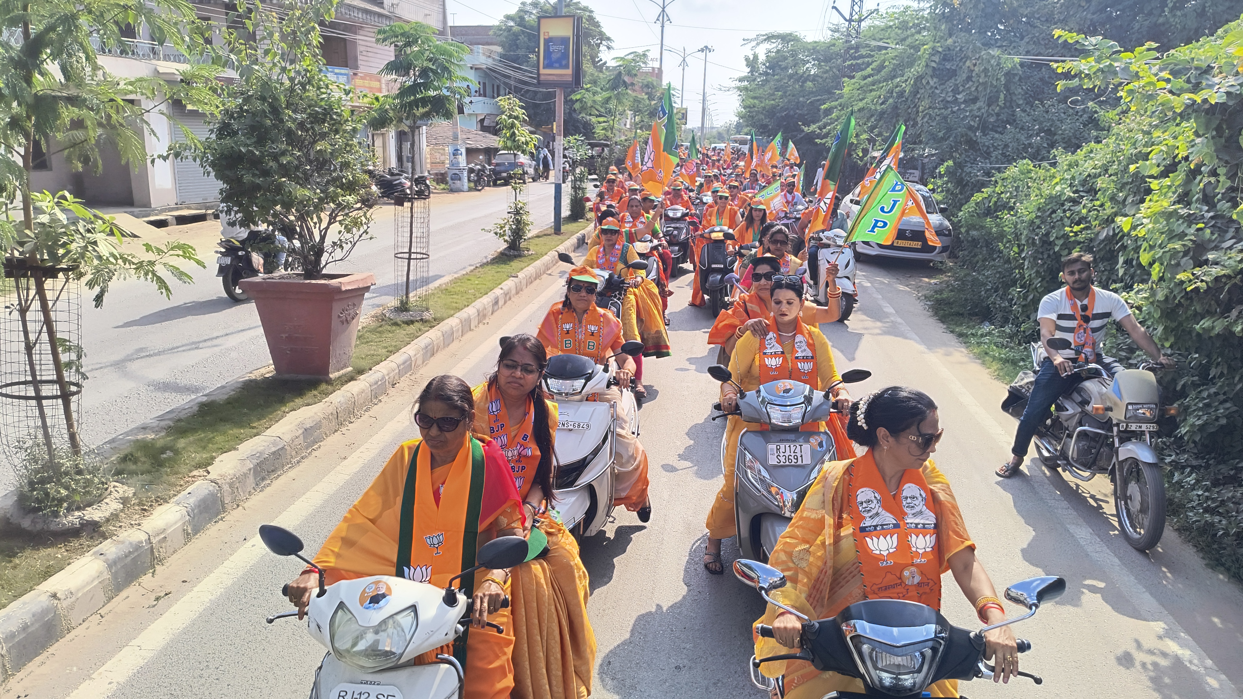 ‘जय श्रीराम’ के जयघोष के बीच 40 वार्डों में दौड़ी भाजपा की मातृशक्ति, दीपिका चिखलिया ने भरा जोश