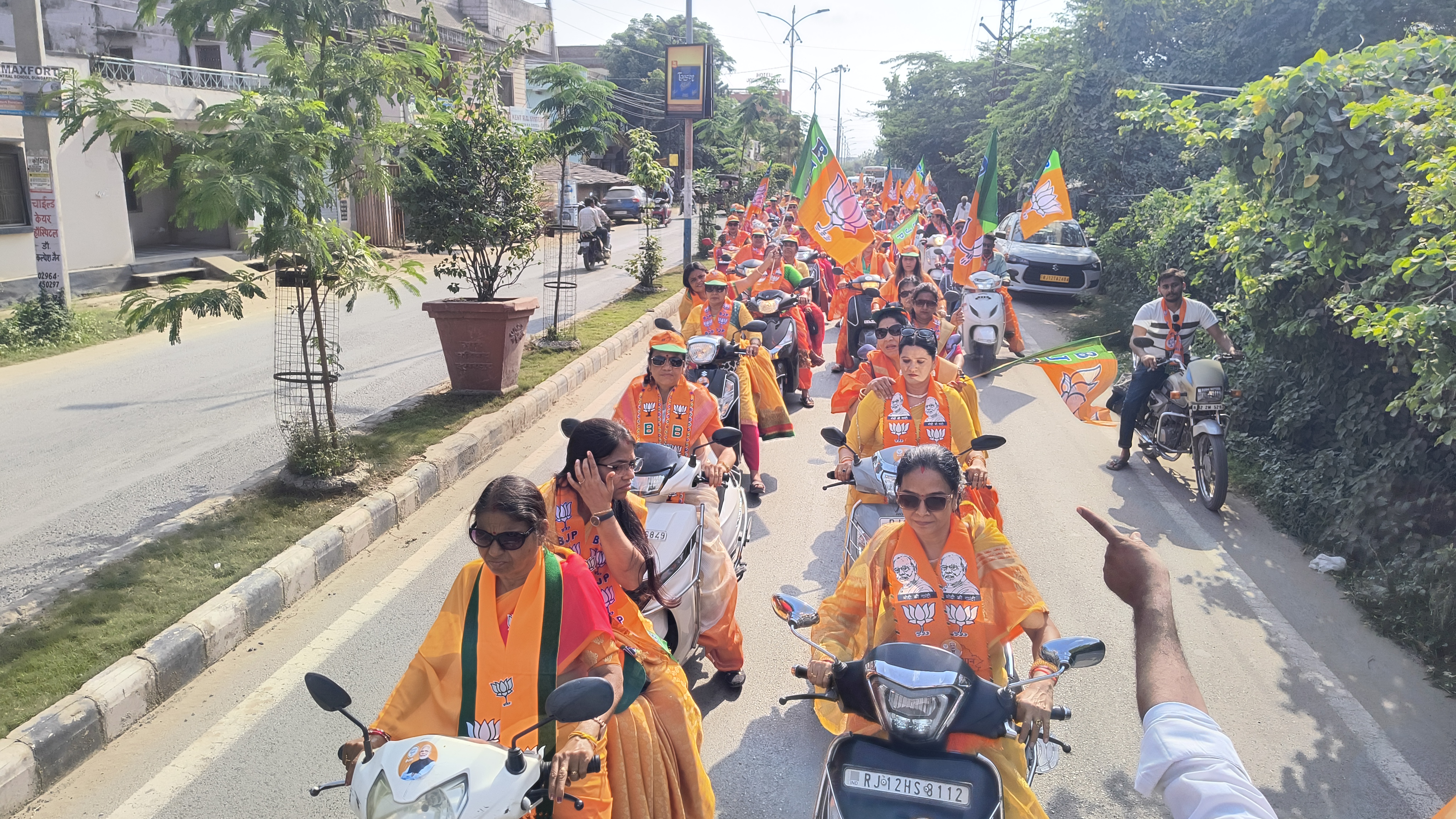 ‘जय श्रीराम’ के जयघोष के बीच 40 वार्डों में दौड़ी भाजपा की मातृशक्ति, दीपिका चिखलिया ने भरा जोश
