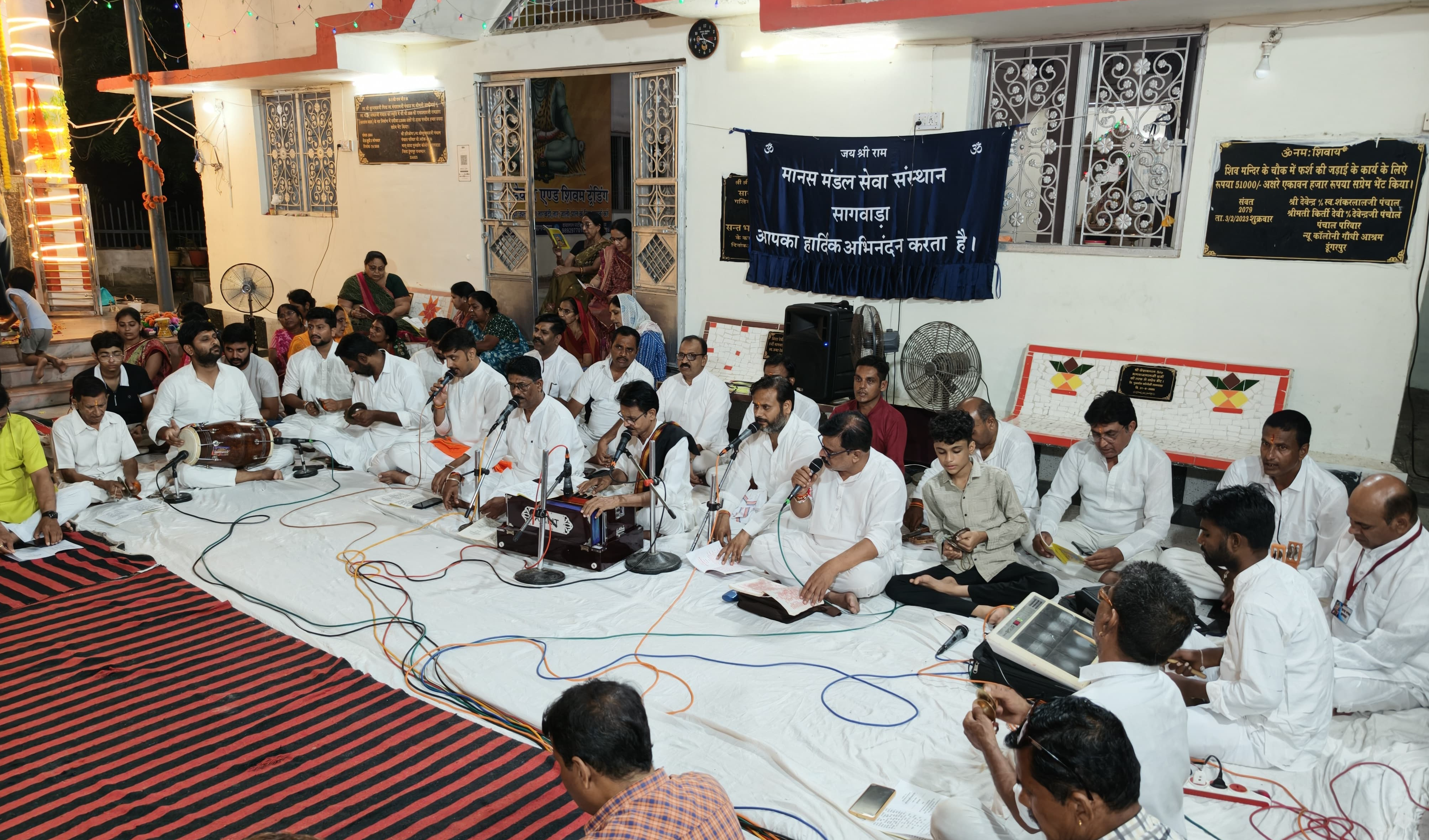मुझे दास बनाकर रख लेना भगवान तुम अपने चरणों में....मानस मंडल  के हुए 800 पाठ
