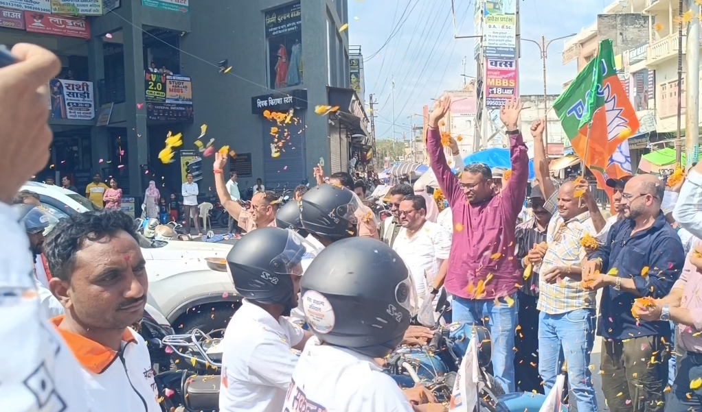सेवा संकल्प अभियान के तहत निकली विशाल वाहन रैली का सागवाड़ा में भव्य स्वागत
